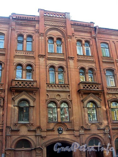 Ул. Чехова, д. 8. Фрагмент фасада здания. Фото август 2006 г.