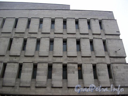 Фрагмент фасада здания «Невских бань». Фото 2006 г.