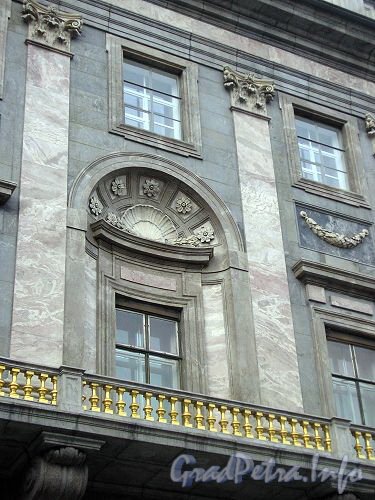 Мраморный дворец, фрагмент фасада по Миллионной улице