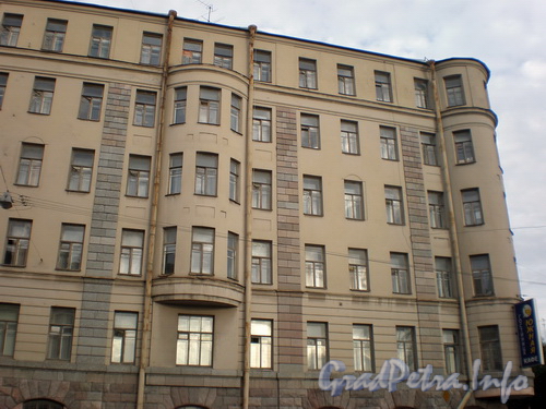 Боровая ул., д. 106. Фрагмент фасада здания по Боровой улице. Фото 2008 г.