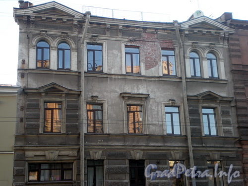 Кирочная ул., д. 16, фрагмент фасада здания. Фото 2008 г.