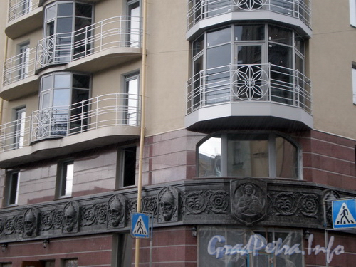 Тележная ул., д. 13, фрагмент фасада здания. Фото 2008 г.