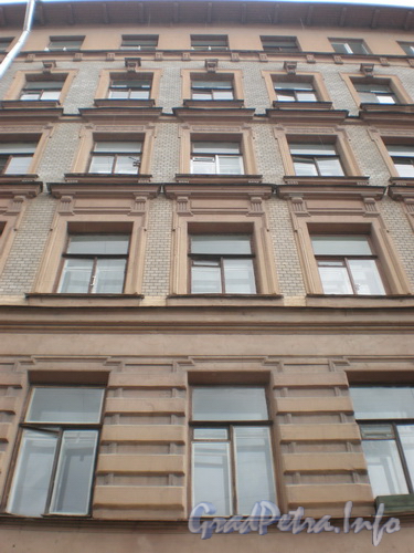 Тележная ул., д. 26-28, фрагмент фасада здания.