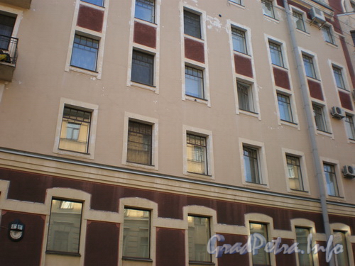 Харьковская ул., д. 8 лит А, фрагмент фасада здания. Фото 2008 г.