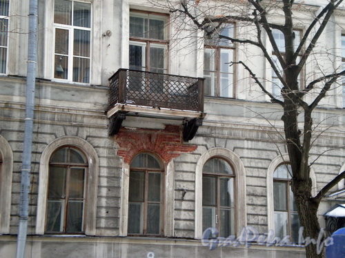 Большая Конюшенная ул., д. 6, фрагмент фасада здания. Фото 2008 г.