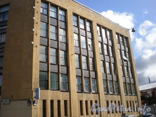 Ул. Новгородская, д. 17, фасад со стороны ул. Моисеенко. Фото 2008 г.