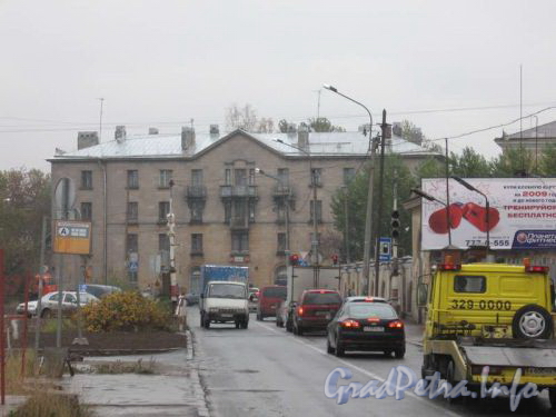 Один из нескольких домов состоящих в ансамбле жилых домов на перечении Маг-ой ул и пр.Энергетиков!