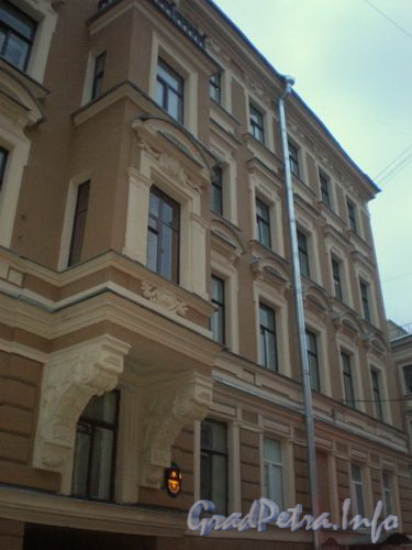 ул. Декабристов, д. 9. Фрагмент фасада здания. Фото 2009 г.