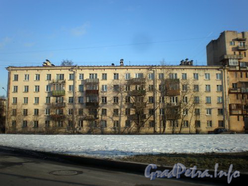 Варшавская ул., д. 116. Обший вид здания от Краснопутиловской улицы. Февраль 2009 г.