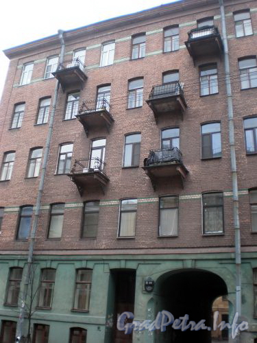 9-я Советская ул., д. 19. Фрагмент фасада здания. Февраль 2009 г.