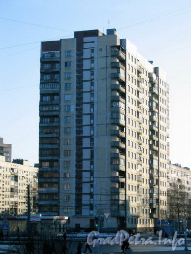 Ул. Ивана Фомина, д. 9. Общий вид здания. Март 2009 г.