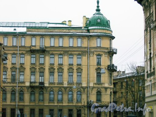 Ул. Кирочная, д. 45. Фрагмент фасада здания. Март 2009 г.