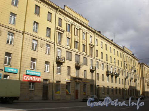 Новгородская ул., д. 26. Общий вид здания. Август 2008 г.