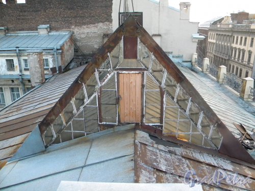 Ул. Большая Морская, дом 36 (крыша). Вид с крыши дома 34. Фото 2010 год.
