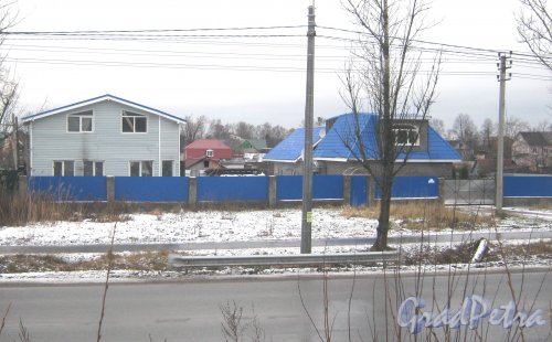 Красное Село (Горелово), ул. Заречная, дом 3. Общий вид с чётной стороны улицы на территорию. Фото 4 января 2014 г.