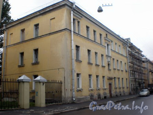 Ул. Панфилова, д. 11. Общий вид здания. Август 2008 г.