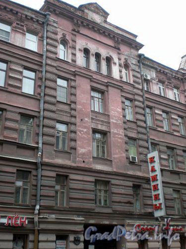 Пушкинская ул., д. 3. Фрагмент фасада здания. Сентябрь 2008 г.