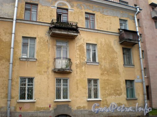 Ул. Панфилова, д. 5А. Фрагмент фасада здания. Август 2008 г.