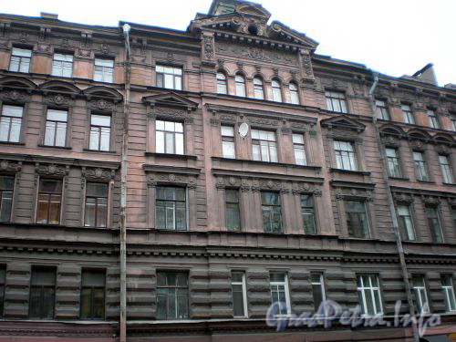 Пушкинская ул., д. 7. Фрагмент фасада здания. Сентябрь 2008 г.