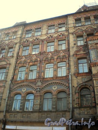 Колокольная ул., д. 11. Фрагмент фасада здания. Апрель 2009 г.