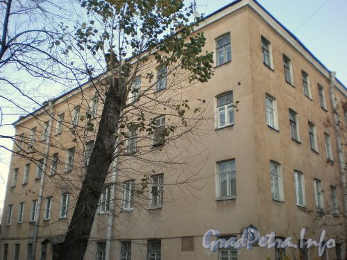 Днепропетровская ул., д. 4. Общий вид здания. Октябрь 2008 г.