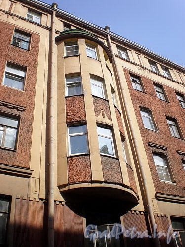 12-я Красноармейская ул., д. 1 / Измайловский пр., д. 21. Фрагмент фасада. Фото апрель 2009 г.