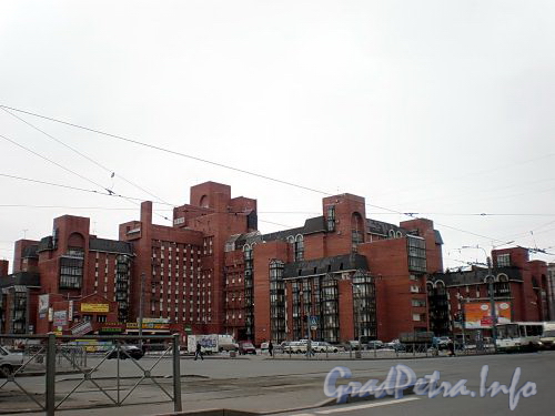 Будапештская ул., д. 87. Вид на комплекс зданий с ул. Ярослава Гашека. Фото март 2009 г.