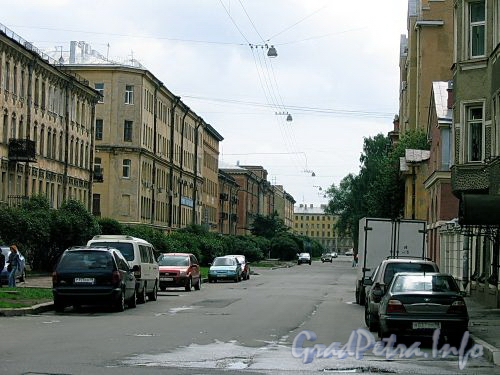 Перспектива Дровяной улицы от Рижского пр. в сторону набережной Обводного канала. Фото июль 2009 г.