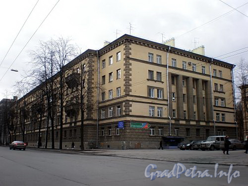 Кузнецовская ул., д. 36. Общий вид здания. Фото апрель 2009 г.