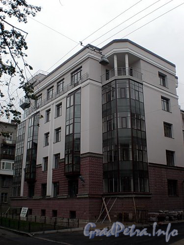 Ул. Карташихина, д. 5. Фасад здания. Фото сентябрь 2008 г.