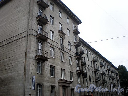 Ул. Карташихина, д. 7. Фрагмент фасада здания. Фото сентябрь 2008 г.