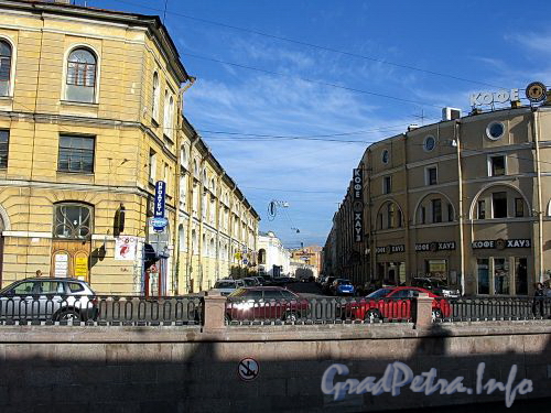 Перспектива улицы Ломоносова от набережной канала Грибоедова в сторону Садовой улицы. Фото июль 2009 г.