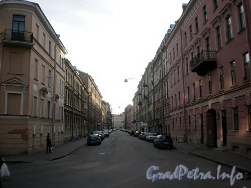 Перспектива Казначейской улицы от дома 63 по набережной канала Грибоедова. Фото август 2009 г.