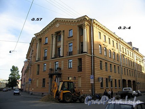 Гражданская ул., д. 2-4 / наб. канала Грибоедова, д. 57. Жилой дом работников Метростроя. Общий вид здания. Фото август 2009 г.