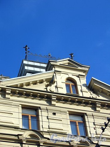 Мал. Морская ул., д. 14. Бывший доходный дом. «Petro Palace Hotel». Фрагмент фасада здания. Фото июль 2009 г.