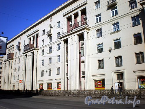 Ивановская ул., д. 17. Фрагмент фасада здания. Фото апрель 2009 г.
