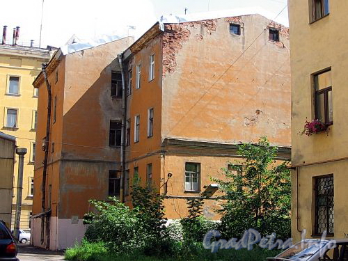 Курляндская ул., д. 7 / пер. Лодыгина, д. 9. Вид здания со двора. Фото июль 2009 г.
