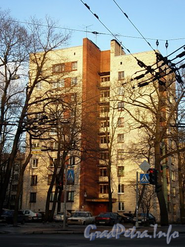 Новороссийская ул., д. 34. Общий вид жилого дома. Фото март 2009 г.
