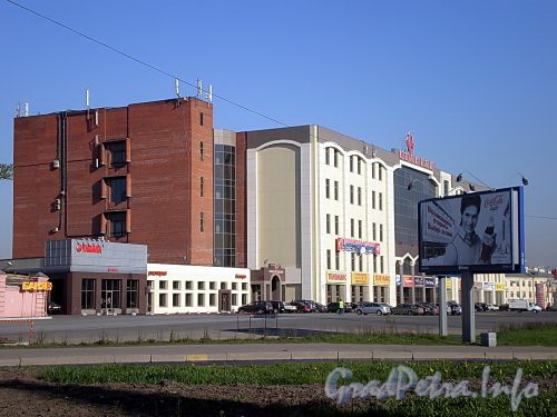 Ул. Ново-Рыбинская, д. 19-21. ТК «Квартал». Общий вид здания. Фото май 2008 г.