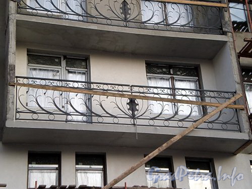 Ул. Черняховского, д. 25. Строительство административного комплекса. Фрагмент фасада строящегося дома. Фото октябрь 2009 г.