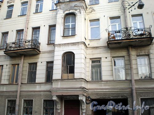Ул. Черняховского, д. 27. Фрагмент фасада здания. Фото октябрь 2009 г.