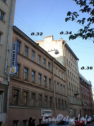 Дома 32, 34 и 36 по улице Черняховского. Фото октябрь 2009 г.