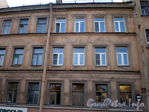 Ул. Черняховского, д. 32. Фрагмент фасада здания. Фото октябрь 2009 г.