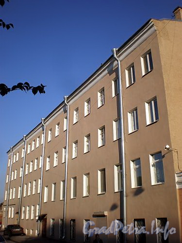 Ул. Черняховского, д. 73. Бывший доходный дом. Фасад здания. Фото октябрь 2009 г.