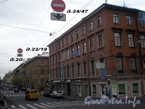 Дома 24/47, 22/19 и 20 по Гороховой улице. Фото июль 2009 г.