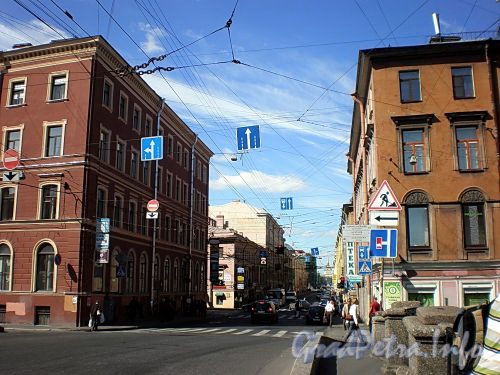 Перспектива Гороховой улицы от набережной канала Грибоедова в сторону Адмиралтейского проспекта. Фото август 2009 г.