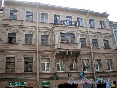 Гороховая ул., д. 35. Бывший доходный дом. Фрагмент фасада здания. Фото август 2009 г.