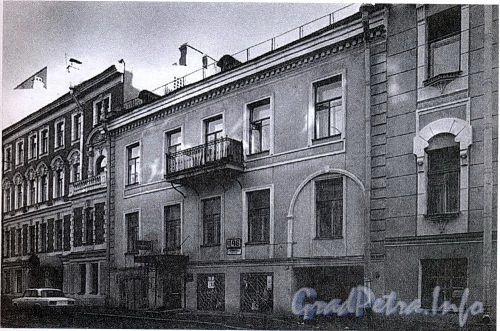 Галерная ул., д. 46. Дом Овандеров. Фасад здания. Фото 1998 г. (из книги «Историческая застройка Санкт-Петербурга»)