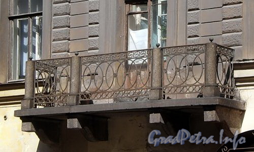 Гороховая ул., д. 46. Бывший доходный дом. Балкон. Фото июль 2009 г.