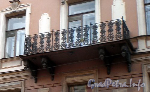 Гороховая ул., д. 53. Решетка балкона. Фото июль 2009 г.